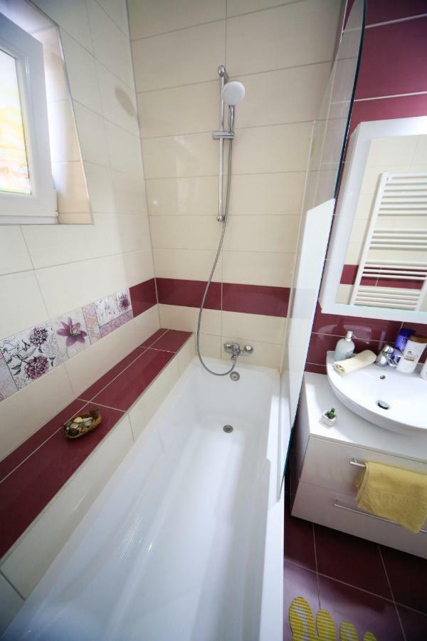 Korona Studio Brasov Luaran gambar