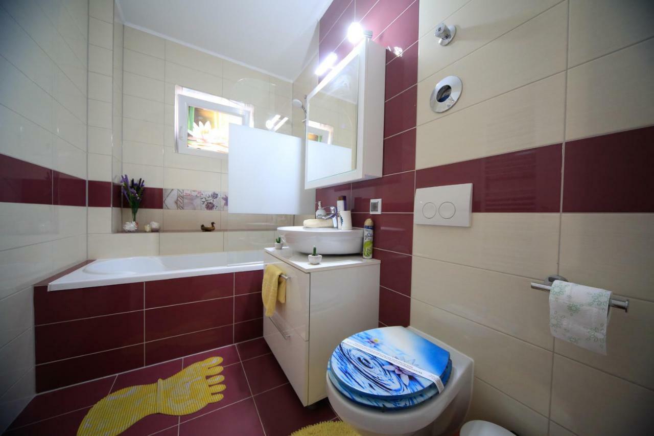 Korona Studio Brasov Luaran gambar