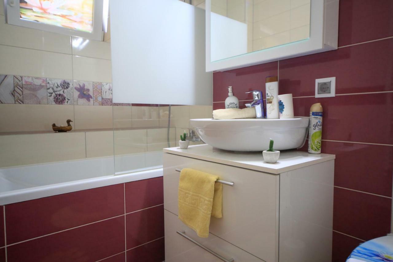 Korona Studio Brasov Luaran gambar