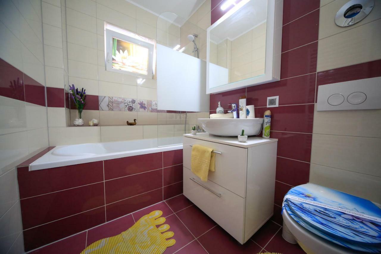 Korona Studio Brasov Luaran gambar